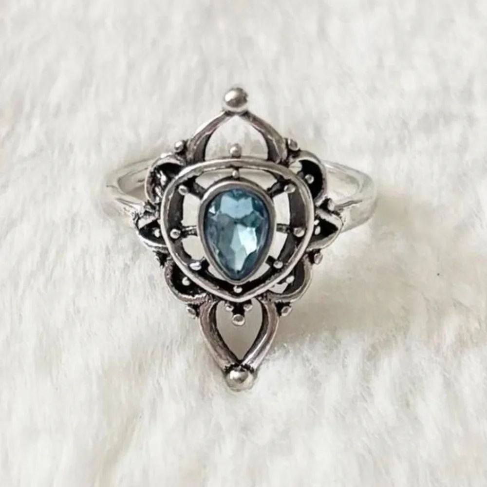 5/$15 🩷 MUST BUNDLE Silver Teardrop Blue Gem Filigree Ring